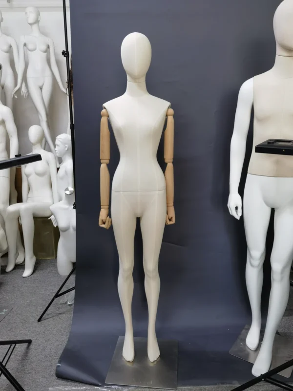 xintu-fabric-full-body-female-styled-17.webp 白色塗裝女性全身模特兒