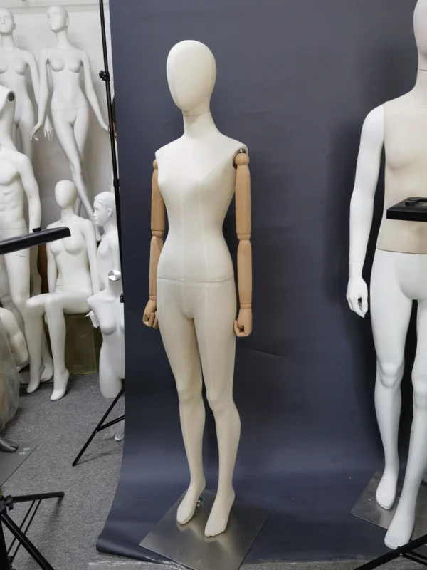 xintu-fabric-full-body-female-styled-18.webp 白色塗裝女性全身模特兒