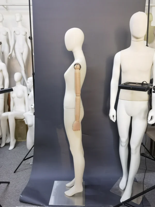 xintu-fabric-full-body-female-styled-19.webp 白色塗裝女性全身模特兒