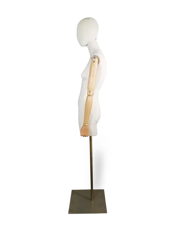 xintu-premium-fabric-half-body-female-square-metal-base-03-side.webp 高級面料女性半身模特,方形金屬底座,側面視角