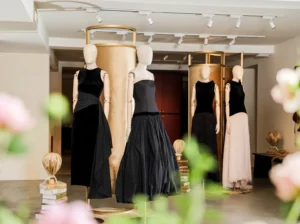 Custom fabric-covered mannequins for an haute couture retail display – XINTU case study