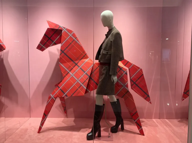 Custom fabric-covered mannequins for a boutique fashion display – XINTU case study