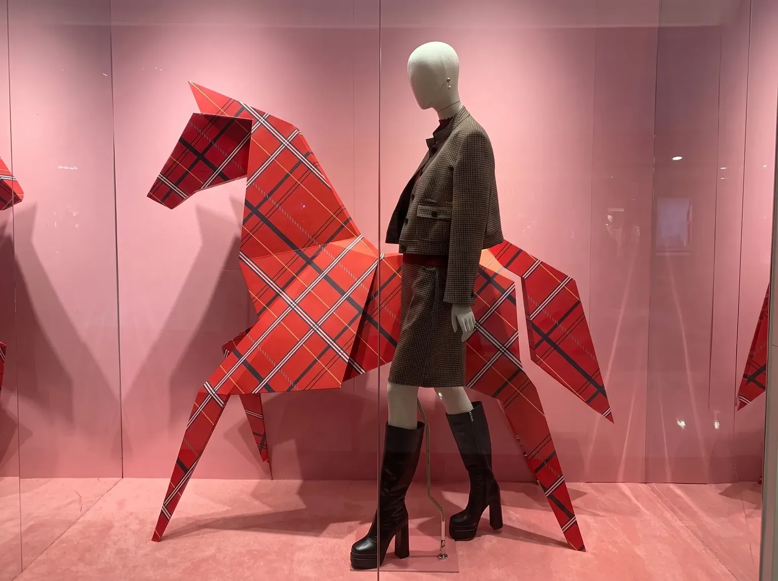 Creative Concept Window Display - view 1