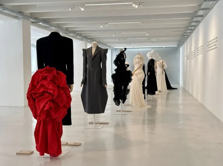 Custom fabric-covered mannequins for a designer fashion window display – XINTU case study