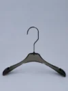 jy77-385x30-womens-hanger-02.webp Acrylic women's hanger with mid neck, model XT-JY77 – XINTU