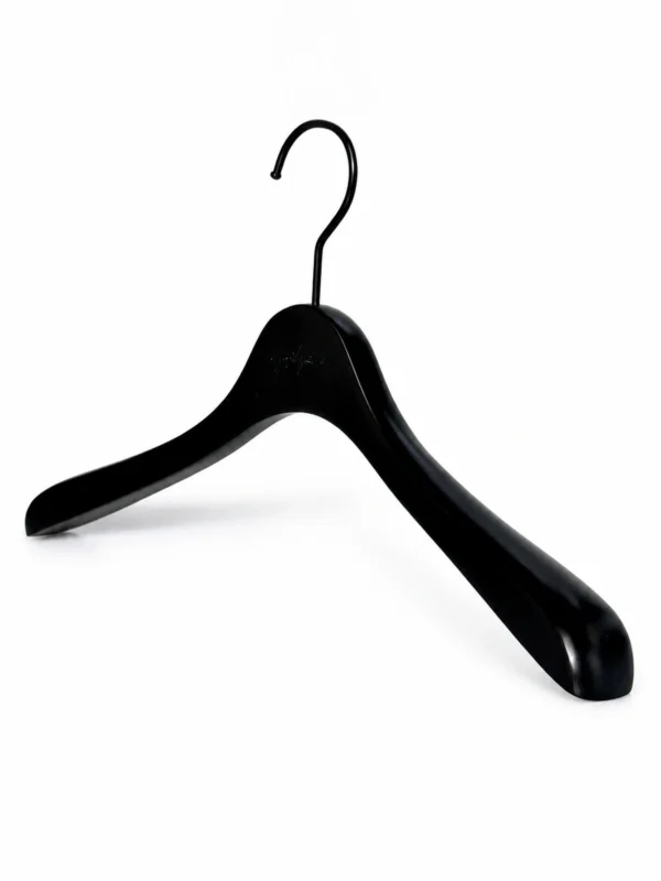 xintu-matt-schwarz-buche-damen-kleiderbügel-01-v3.webp Mattierte schwarze Kleiderbügel aus Buche für Damen