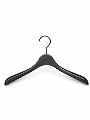 xintu-matte-black-beech-womens-hanger-03-v3.webp Matte Black Beech Women’s Coat Hanger
