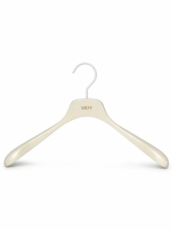 xintu-matte-elfenbein-buche-damen-kleiderbügel-02-v3.webp Matte Elfenbein-Buche Kleiderbügel für Damen mit breiten Schultern